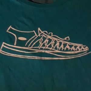 Keen Sandals T shirt